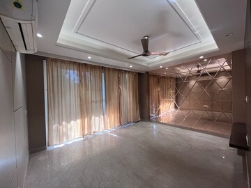 Room in 4 BHK Builder Floor at Ansal Sushant Lok I, Sector 43 – for Rent