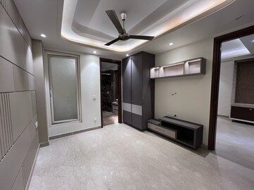 Room in 4 BHK Builder Floor at Ansal Sushant Lok I, Sector 43 – for Rent