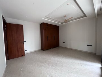 Room in 4 BHK Builder Floor at Sector 42 – for Rent