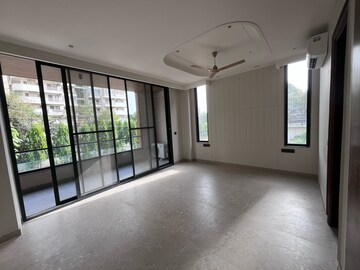 Room in 4 BHK Builder Floor at Sector 42 – for Rent