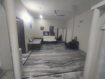 Room in 3 BHK Builder Floor at Sector 40 – for Rent