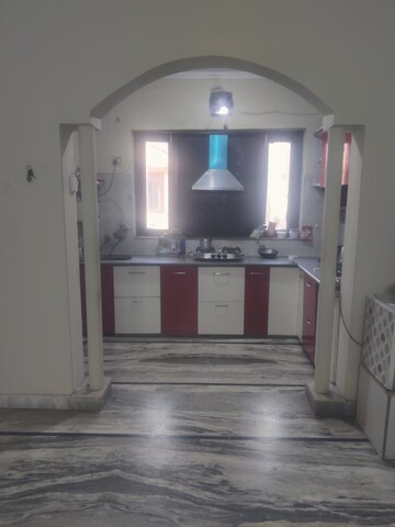 Building Lobby in 3 BHK Builder Floor at Sector 40 – for Rent