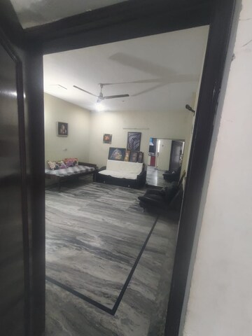 Parking in 3 BHK Builder Floor at Sector 40 – for Rent