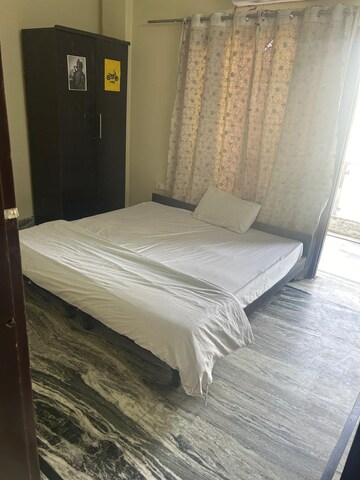 Bedroom in 3 BHK Builder Floor at Sector 40 – for Rent