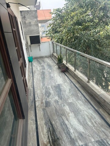 Balcony in 3 BHK Builder Floor at Sector 40 – for Rent
