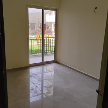 Room in 2 BHK Apartment at Pyramid Pride, Sector 76 – for Rent