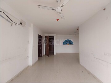 Room in 2 BHK Apartment at BPTP Discovery Park, Sector 80 – for Rent