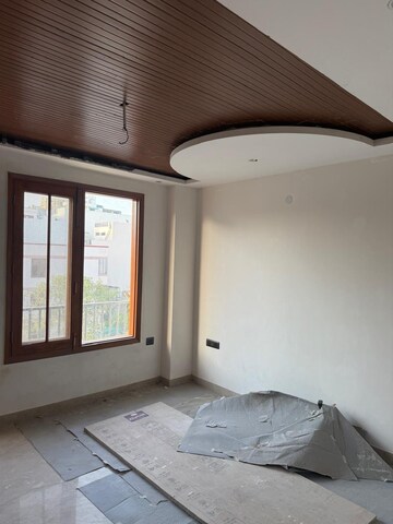 Room in 3 BHK Apartment at Vastu Apartments, Sector 55 – for Rent
