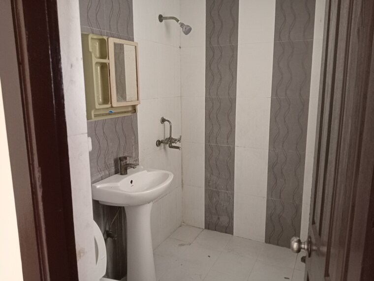 Bathroom, divine-meadows 3 Bedroom 1765 Sq.Ft. Apartment In Sector 108 Noida 8542128