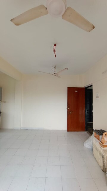 Room in 1 RK Apartment at Gundecha Orchid Tower, Kandivali East – for Rent