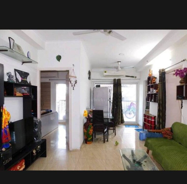 Room, sector 16c greater noida 3 Bedroom 1300 Sq.Ft. Apartment In Sector 16c Greater Noida Greater Noida 8542466