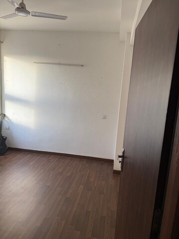 Room in 3 BHK Apartment at BPTP Spacio, Sector 37d – for Rent