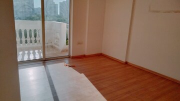 Room in 3 BHK Apartment at DLF Regal Gardens, Sector 90 – for Rent