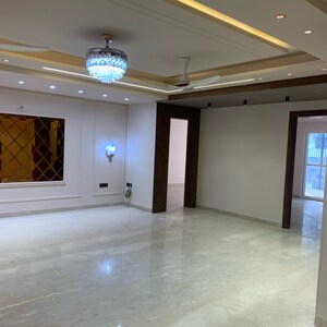 Room in 4 BHK Builder Floor at Ansal API Versalia, Sector 67a – for Sale