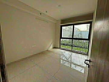 Room in 2 BHK Apartment at Magarpatta Nova, Mundhwa – for Sale