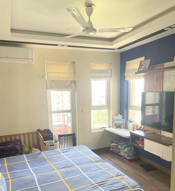 Living Room in 3.5 BHK Apartment at Orchid Petals, Sector 49 – for Rent