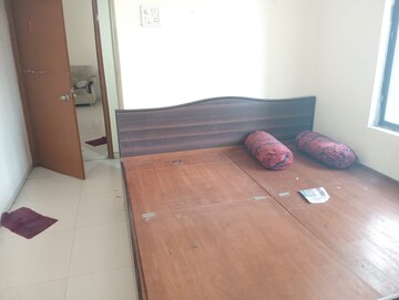 Room in 1 BHK Apartment at Bindra Complex, Andheri East – for Rent