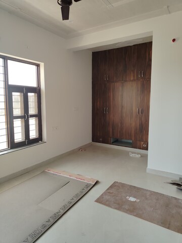 Room in 6+ BHK Independent House at Sector 2 – for Rent