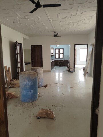 Room in 6+ BHK Independent House at Sector 2 – for Rent
