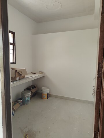 Room in 6+ BHK Independent House at Sector 2 – for Rent