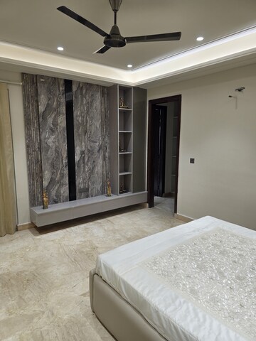 Room in 5 BHK Builder Floor at Niti Khand – for Sale