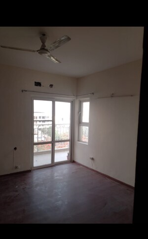 Room in 3 BHK Apartment at BPTP Park Grandeura, Sector 82 – for Sale