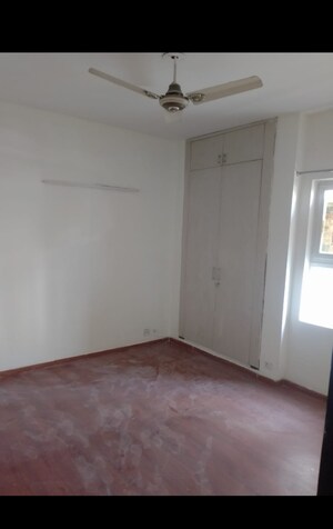 Room in 3 BHK Apartment at Omaxe New Heights, Sector 78 – for Sale