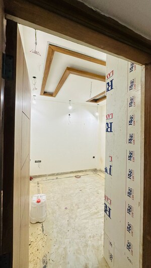 Master Bedroom in 2 BHK Apartment at Shiv Ganga Apartments Vasundhara, Vasundhara Sector 4 – for Sale