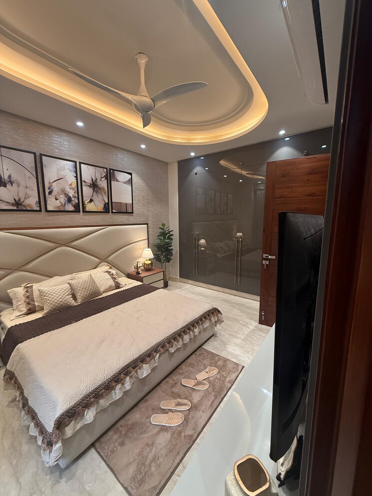 Bedroom, anand vihar 4 Bedroom 245 Sq.Yd. Builder Floor In Anand Vihar Delhi 8542779