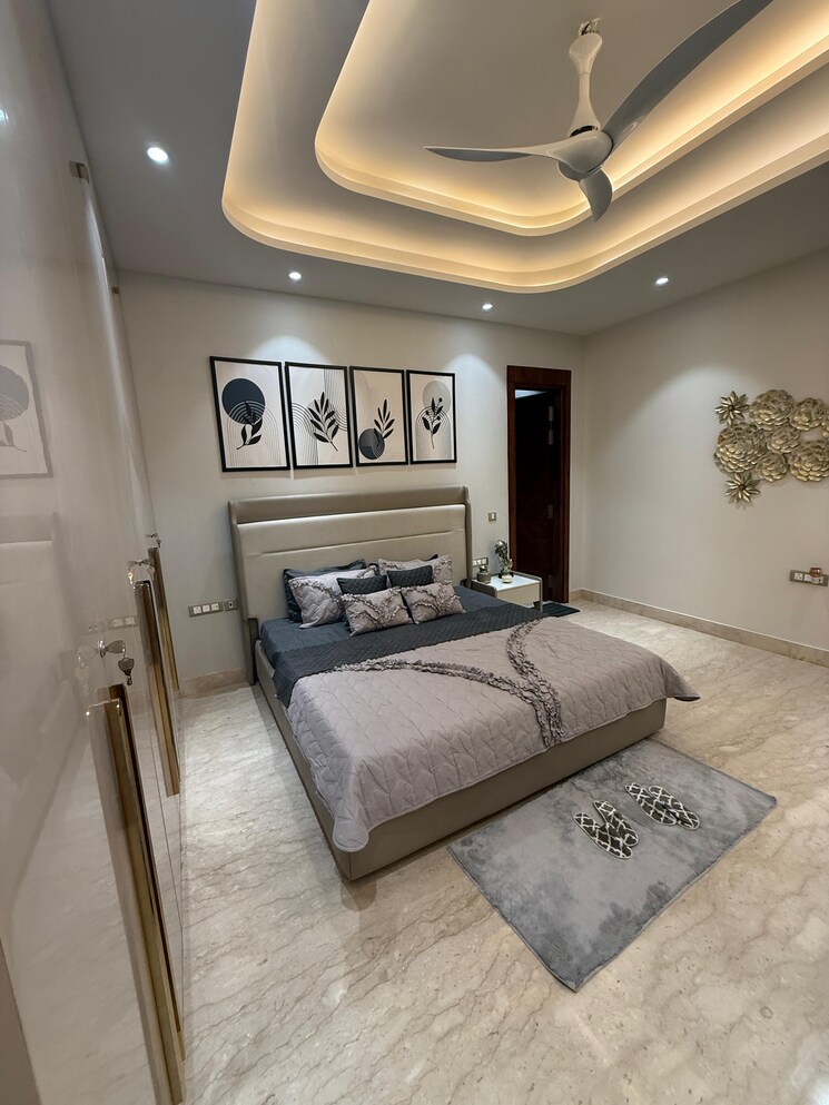 Bedroom, anand vihar 4 Bedroom 245 Sq.Yd. Builder Floor In Anand Vihar Delhi 8542779