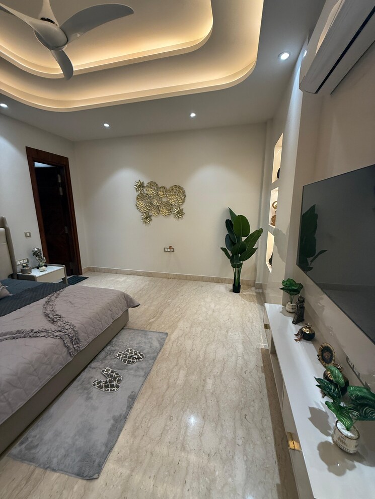 Bedroom, anand vihar 4 Bedroom 245 Sq.Yd. Builder Floor In Anand Vihar Delhi 8542779