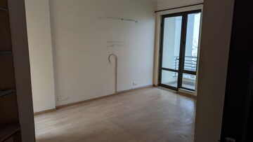 Room in 3.5 BHK Apartment at Unitech Fresco, Sector 50 – for Rent