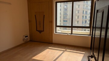 Room in 3.5 BHK Apartment at Unitech Fresco, Sector 50 – for Rent