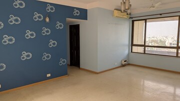 Room in 3.5 BHK Apartment at Unitech Fresco, Sector 50 – for Rent
