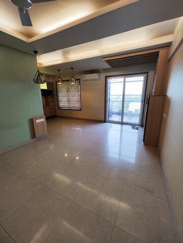 Room in 4 BHK Apartment at Oxford Premium, Wanowrie – for Rent