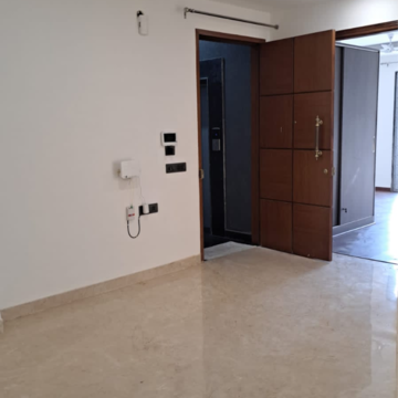 Room in 3.5 BHK Villa at Sector 23 – for Rent