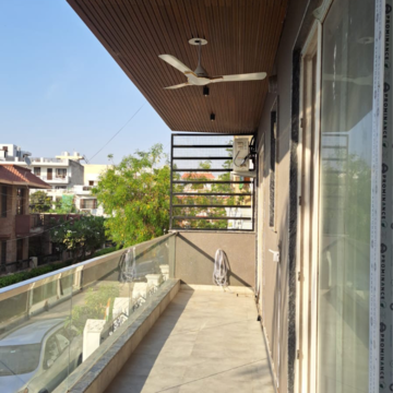 Balcony in 3.5 BHK Villa at Sector 23 – for Rent
