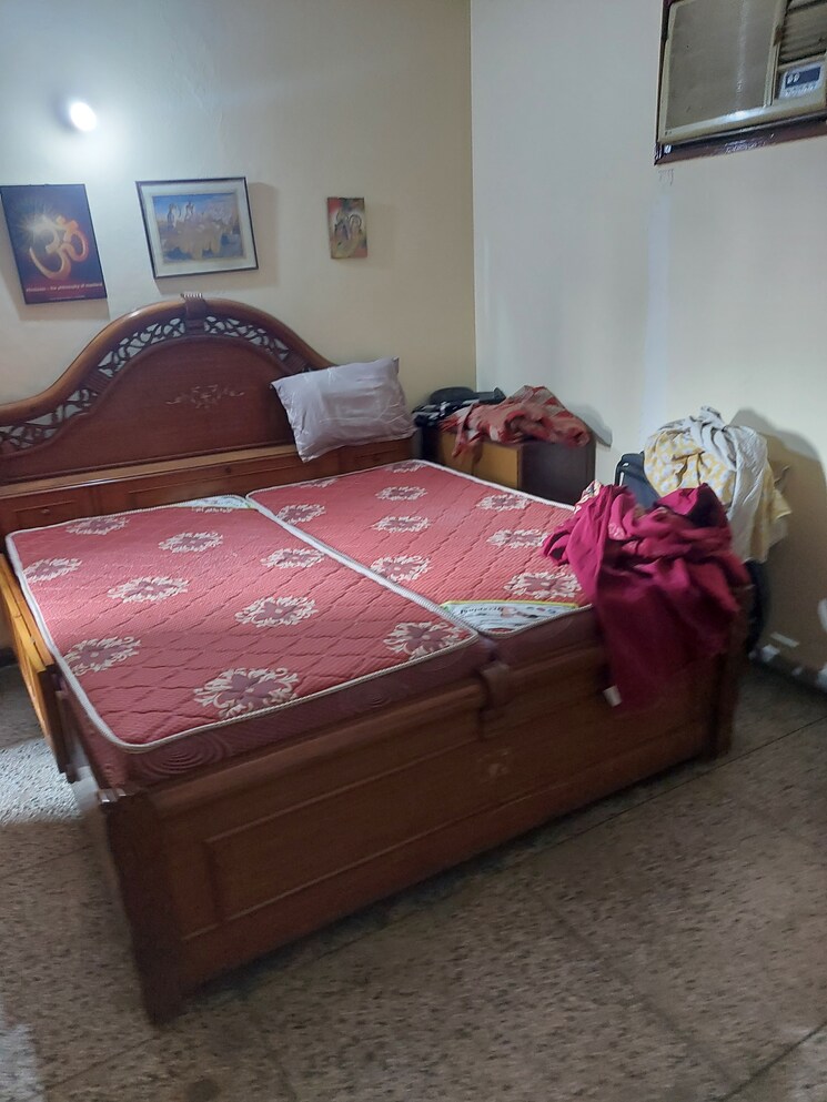 Room, vasundhara enclave 3 Bedroom 122 Sq.Mt. Apartment In Vasundhara Enclave Delhi 8543012