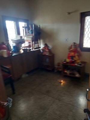 Room in 3 BHK Apartment at Vasundhara Enclave – for Sale