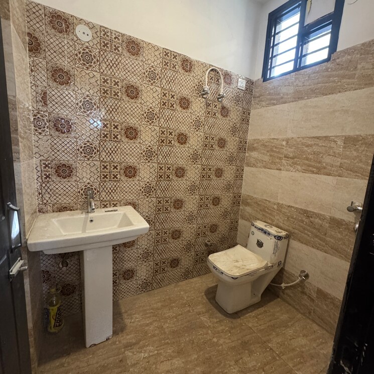 Bathroom, saharanpur road 1 Bedroom 984 Sq.Ft. Apartment In Saharanpur Road Dehradun 8542944