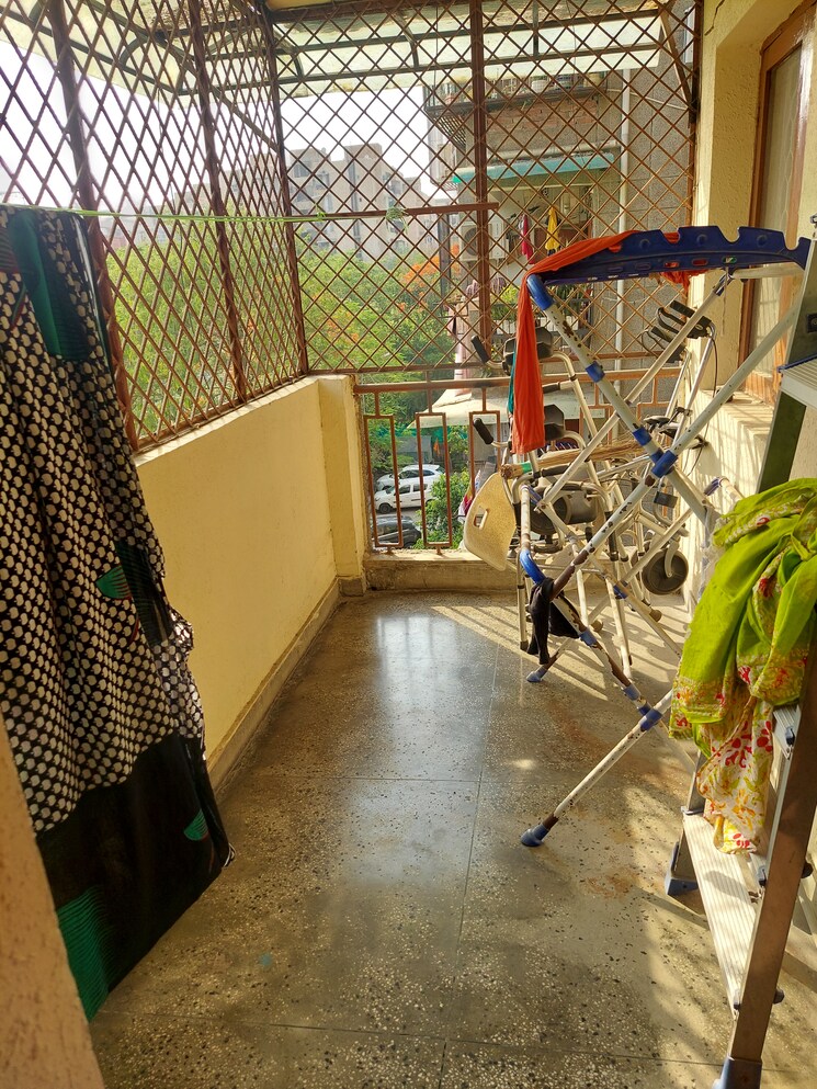 Balcony, vasundhara enclave 3 Bedroom 122 Sq.Mt. Apartment In Vasundhara Enclave Delhi 8543012