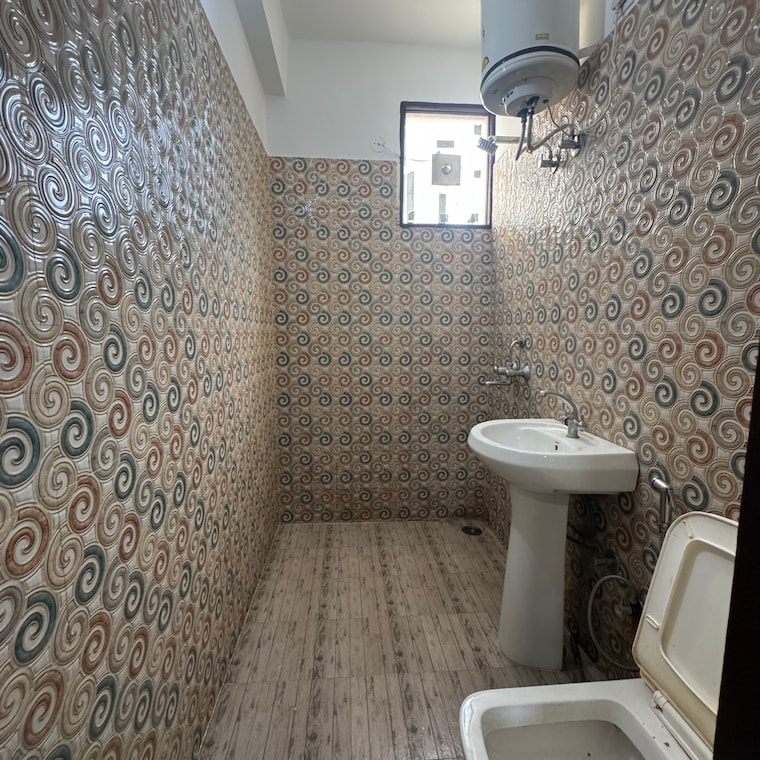 Bathroom, sahastradhara road 1 Bedroom 950 Sq.Ft. Apartment In Sahastradhara Road Dehradun 8543044
