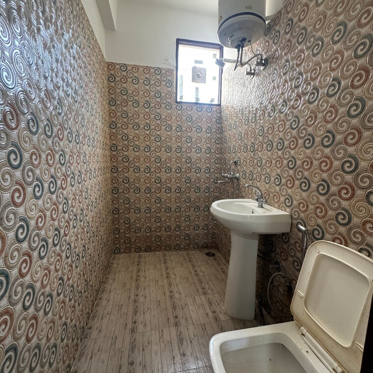 Bathroom, sahastradhara road 1 Bedroom 950 Sq.Ft. Apartment In Sahastradhara Road Dehradun 8543044