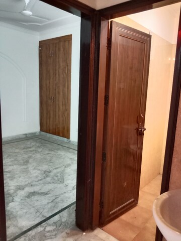 Bedroom in 4 BHK Builder Floor at Sector 42 – for Rent