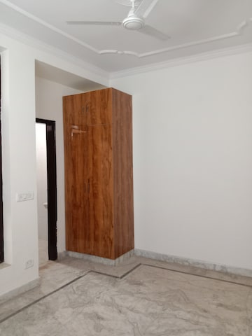 Room in 4 BHK Builder Floor at Sector 42 – for Rent