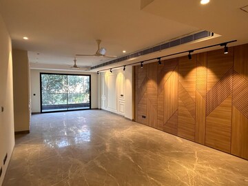 Parking in 4 BHK Apartment at DLF The Belaire, Sector 54 – for Sale