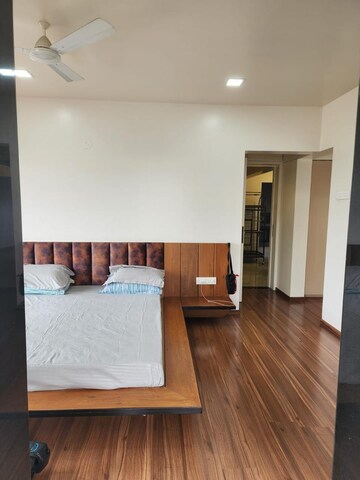 Bedroom in 3.5 BHK Apartment at Parmar Garden, Wanwadi – for Rent