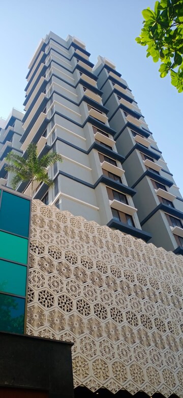 Staircase in 3 BHK Apartment at Dheeraj Valley, Goregaon East – for Sale