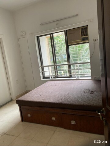 Room in 3 BHK Apartment at Patliputra Building, Andheri West – for Rent