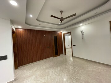 Room in 4 BHK Apartment at Pioneer Araya, Sector 62 – for Sale